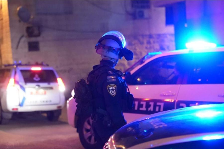 القدس : علق مفتاح على عنقه فعلق بيد الشرطة وضبطت المخدرات